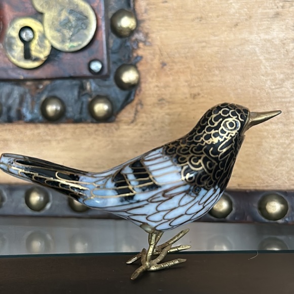 Gold Small metal bird with beautiful accents - Picture 1 of 7